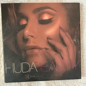 Huda Beauty 3D highlighter palette GOLD SANDS